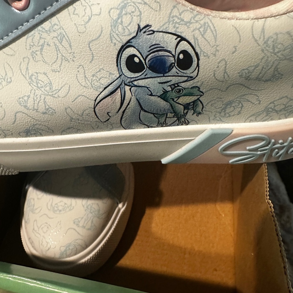 Mismatched 7 & 7.5 Disney stich Sneaker
